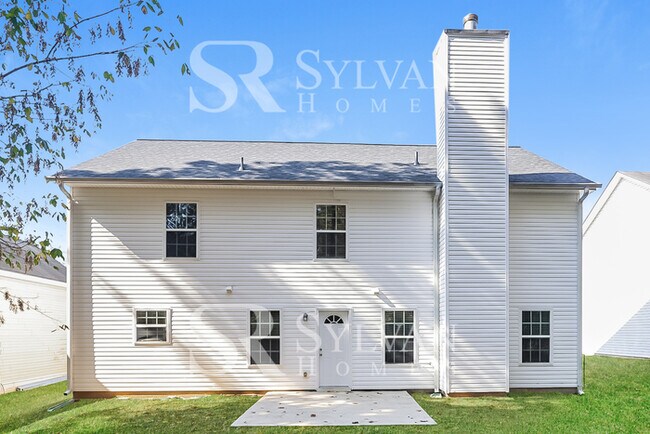 Building Photo - Your dream home awaits