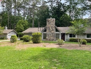 Building Photo - 100 Sandown Dr