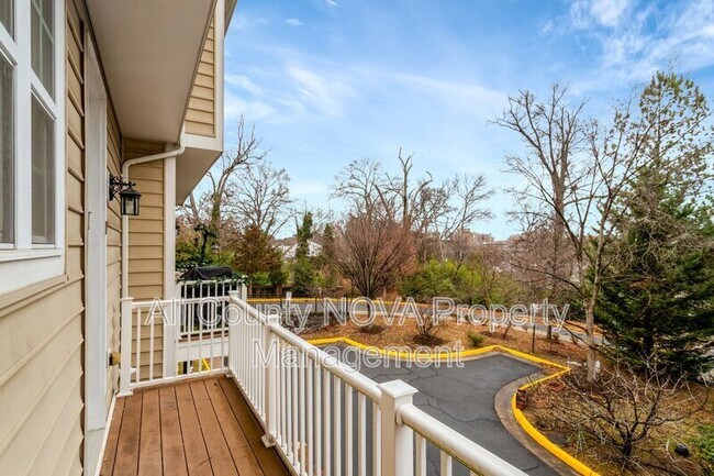 Building Photo - 2093 Laura Mews Pl