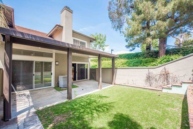Building Photo - Anaheim Hills Beauty