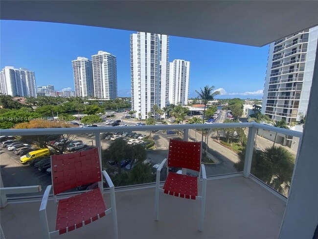 Building Photo - 3731 N Country Club Dr