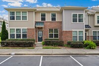 Building Photo - 2 Bedroom, 2.5 Bath townhome in Thompson Ridge with new LVP flooring downstairs.