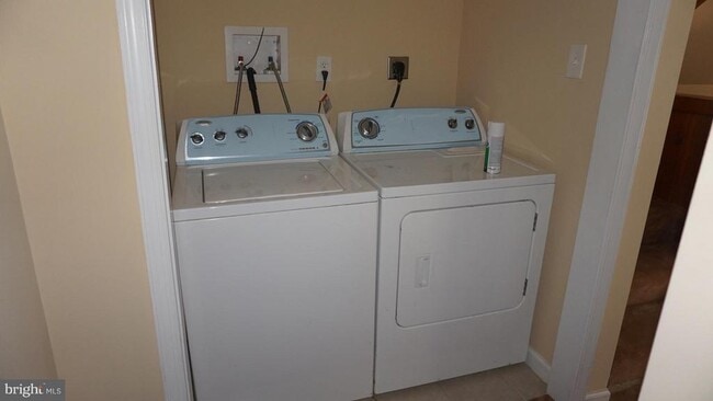 Building Photo - 8105 Legation Rd