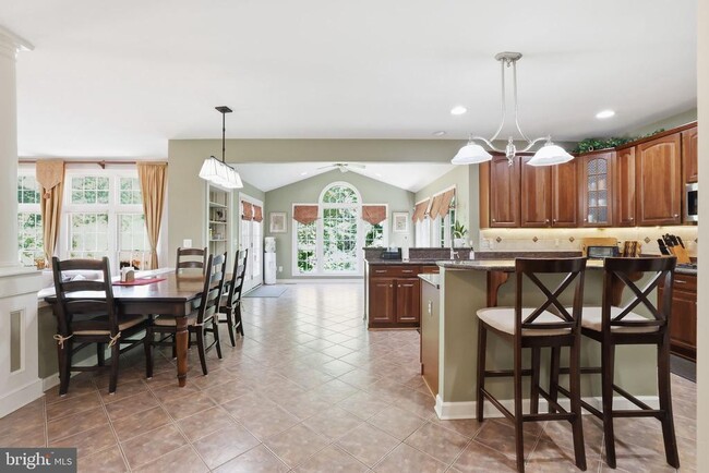 Building Photo - 5767 Bush Hill Dr