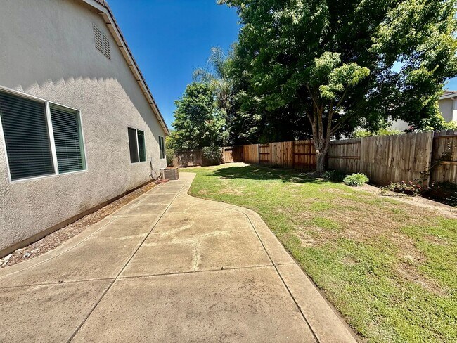 Building Photo - Beautiful home near Woodcreek high school