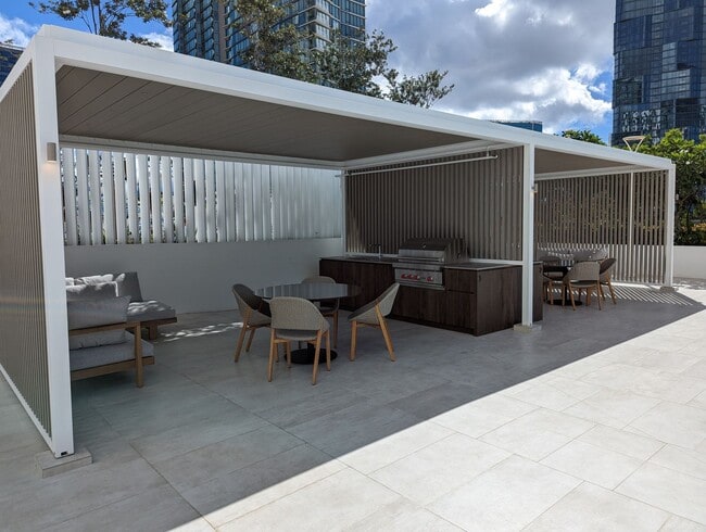 Building Photo - 1000 Auahi St