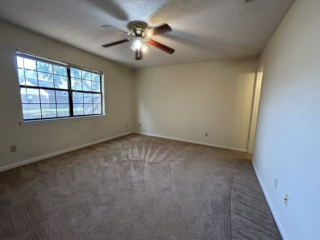 Building Photo - Home For Rent