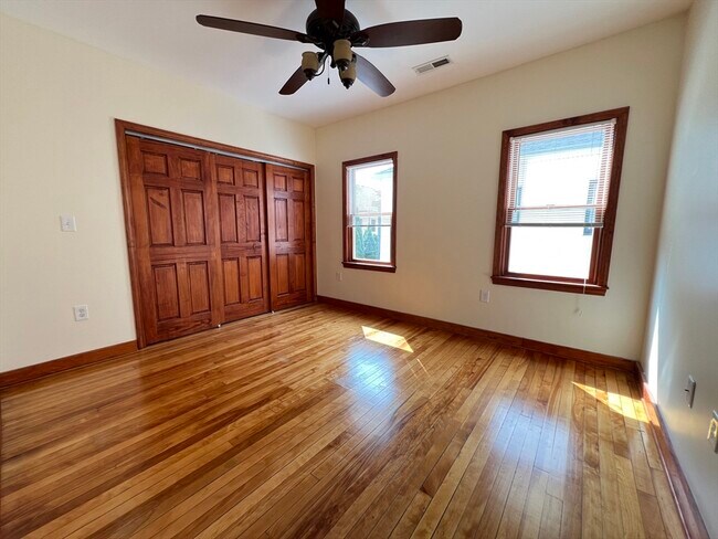 Building Photo - 42 Pinkham Rd