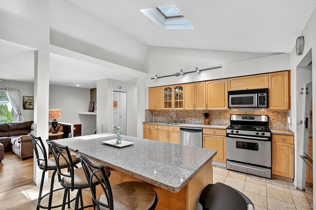 Building Photo - 731 Manette Ln