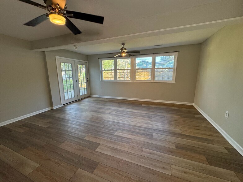 Building Photo - 2052 E 42nd St