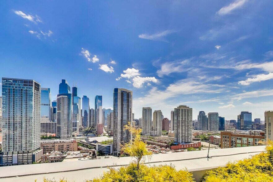 Building Photo - 435 W Erie St