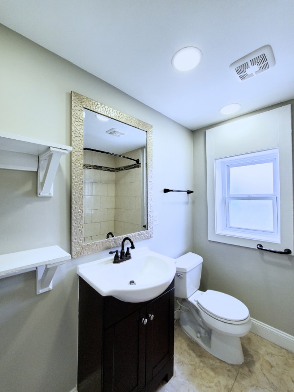 Building Photo - 90 E 8th Ave