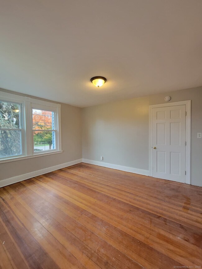 Building Photo - 3 Curve St