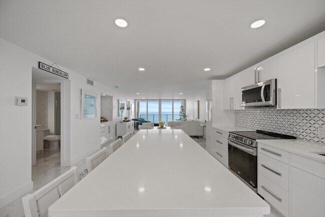 Primary Photo - 900 Ocean Dr