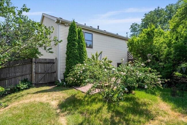 Building Photo - 371 Larchmont Ct