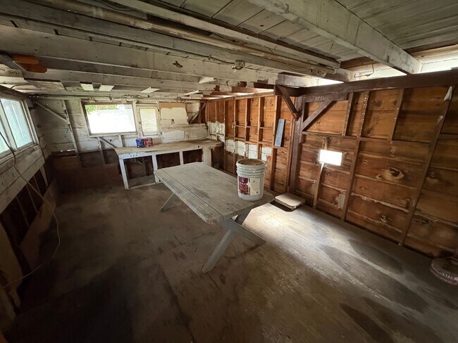 Building Photo - Charming Exeter Home Near Shopping Center ...