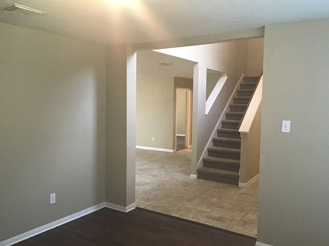 Building Photo - 1043 Leadenhall Cir