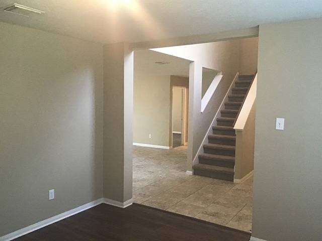 Building Photo - 1043 Leadenhall Cir