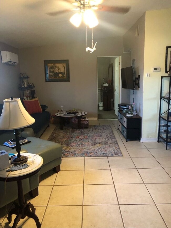 Building Photo - Lovely 2 Bedroom /2 Bath Home in St Cloud