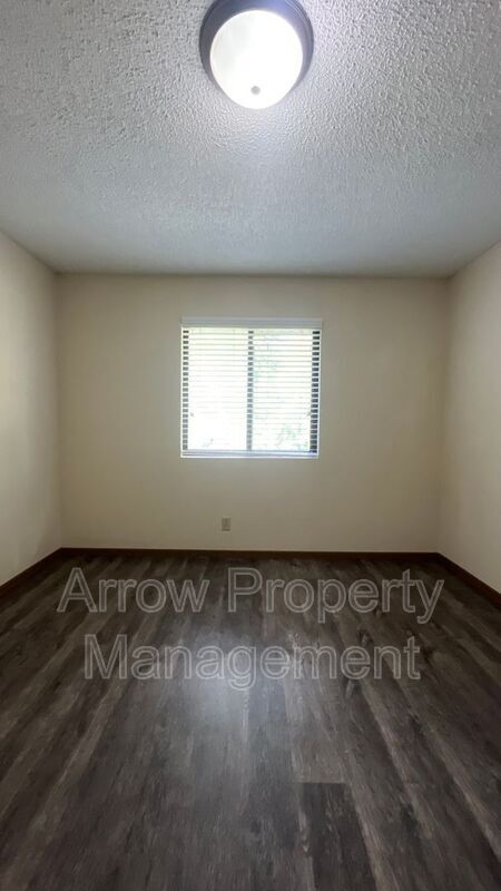 Building Photo - 3405 Holdrege St