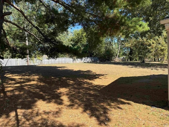 Building Photo - 3333 Kendale Dr