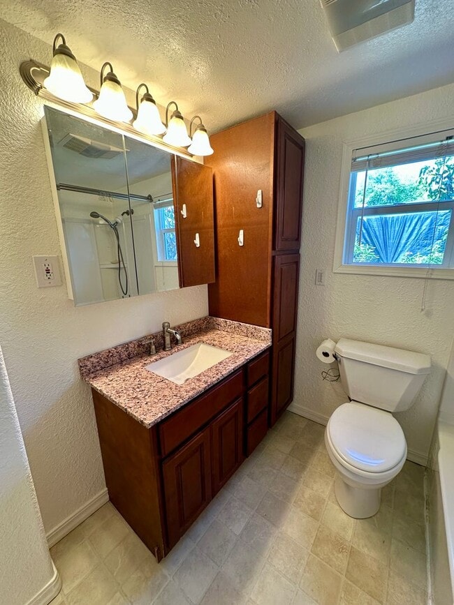 Building Photo - Fresh & Spacious 4 Bed / 2 Bath Home on Oversized Lot – McKinleyville - $2650