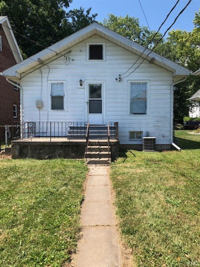 Building Photo - 1704 California Ave