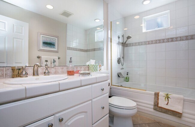 Building Photo - 218 Highland St