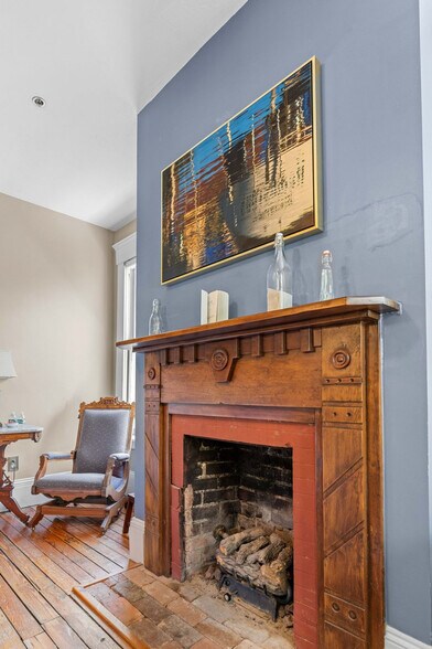 Building Photo - 221 SE 7th St