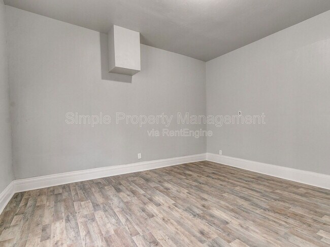 Building Photo - 611 E Springer Ave