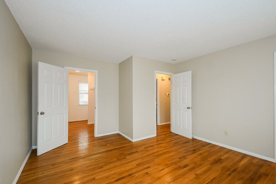 Building Photo - 2315 E Humes Ln