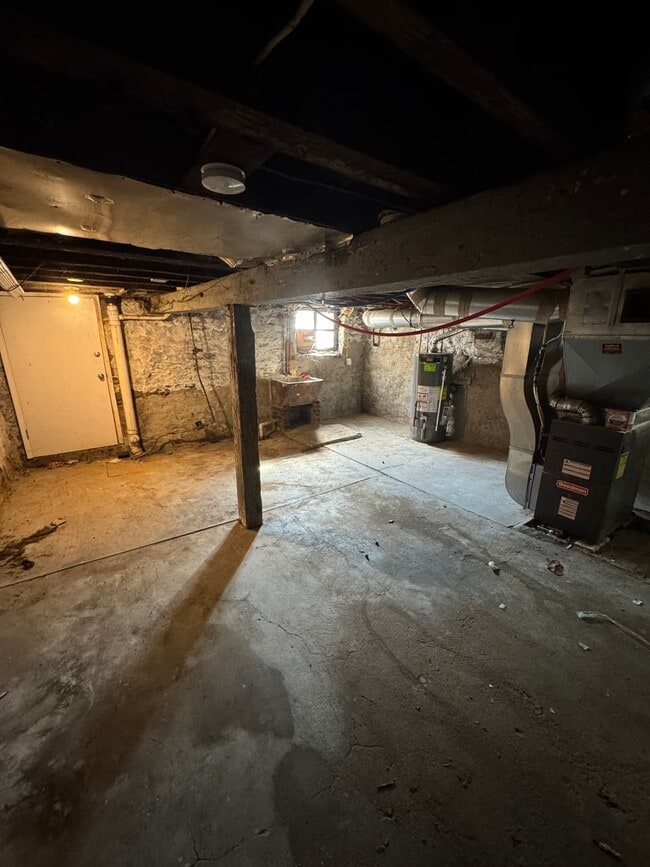 Building Photo - 4 Bedroom 1 Bathroom in Fineview!