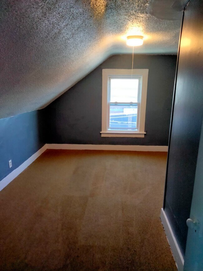 Building Photo - 167 E Main St