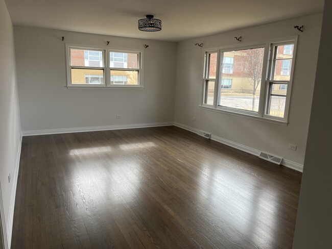 Building Photo - 903 Porter St