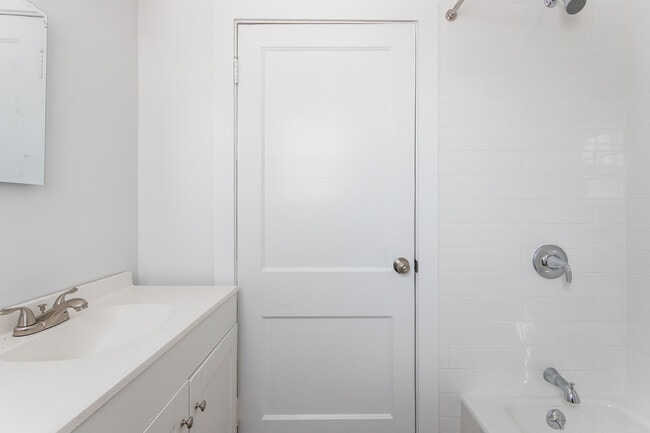 Building Photo - 32 Bartlett Ave