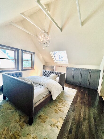 Building Photo - 1565 Eolus Ave