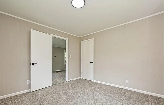 Building Photo - 225 Charlesvoix Ave
