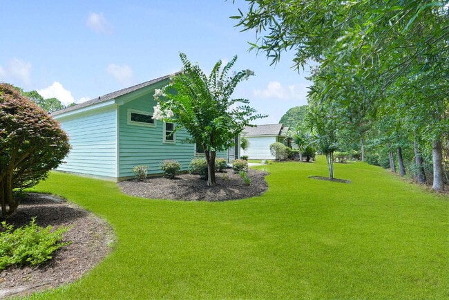 Building Photo - 211 Hampton Cir