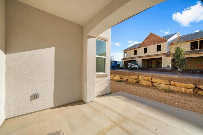 Building Photo - Desert Color Townhome!