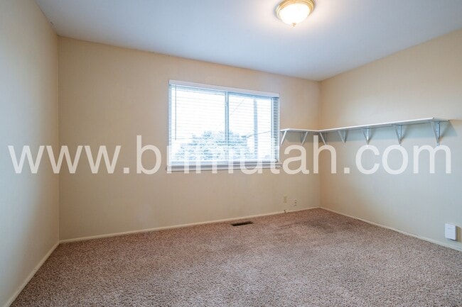 Building Photo - 3608 Eastwood Dr