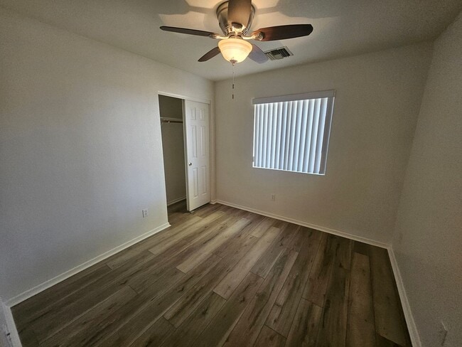 Building Photo - 3 Bedroom Home in Holiday Shores