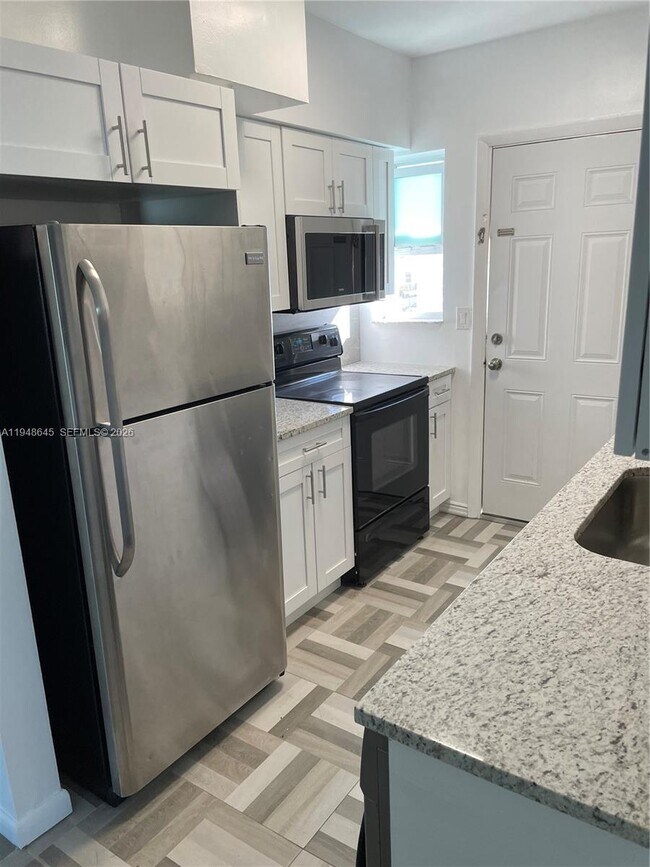 Building Photo - 1840 S Treasure Dr