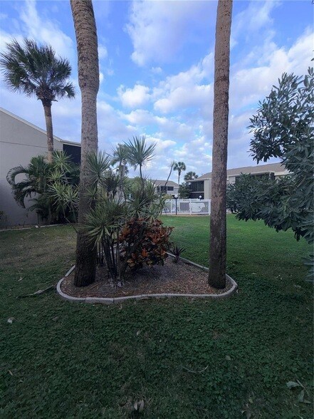 Building Photo - 5920 7th Ave W