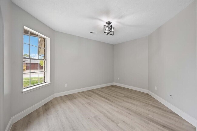 Building Photo - 6647 Amberfield Ln