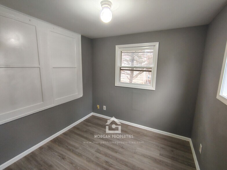 Building Photo - 227 W 12th St