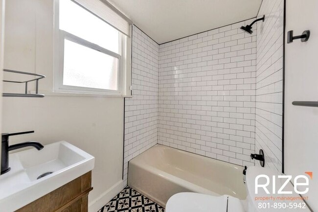 Building Photo - 521 S 500 E