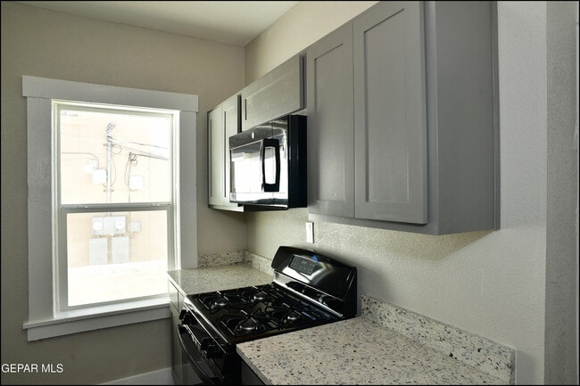 Building Photo - 2606 Aurora Ave