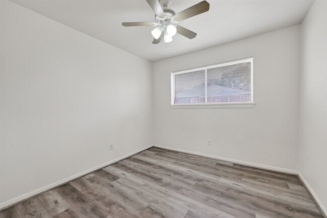 Building Photo - 2709 Lee Cir