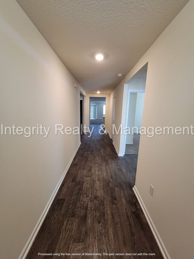 Building Photo - Newer 4 Br, 2 Bath home