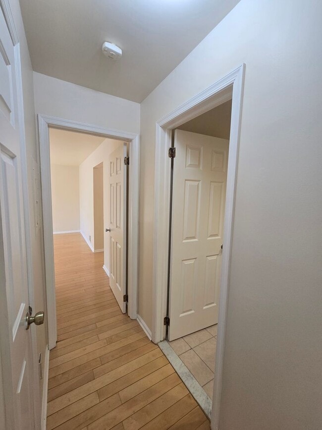 Building Photo - Commuter's delight! Spacious 2nd fl: 2-bed, 2-bath condo with fireplace, washer & dryer & off-str...